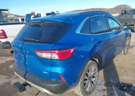 2020 Ford Escape Titanium z USA, uszkodzony, nr VIN 1FMCU9J96LUB97509